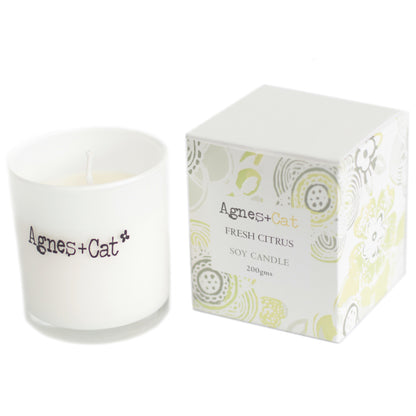 AGNES+CAT sojų žvakė CITRUSINIŲ VAISIŲ KVAPAS, supakuota dovanų dėžutėje, 200 g