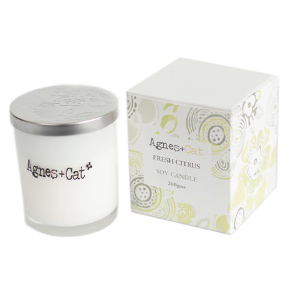 AGNES+CAT sojų žvakė CITRUSINIŲ VAISIŲ KVAPAS, supakuota dovanų dėžutėje, 200 g