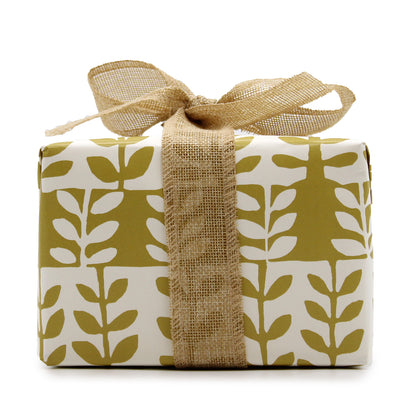 AGNES+CAT dovanų rinkinys, sojų žvakė ŠVIEŽIOS CITRUSINĖS SULTYS + 2 vonios bombos MAROKIETIŠKI RUTULIUKAI ir KLEMENTINAS